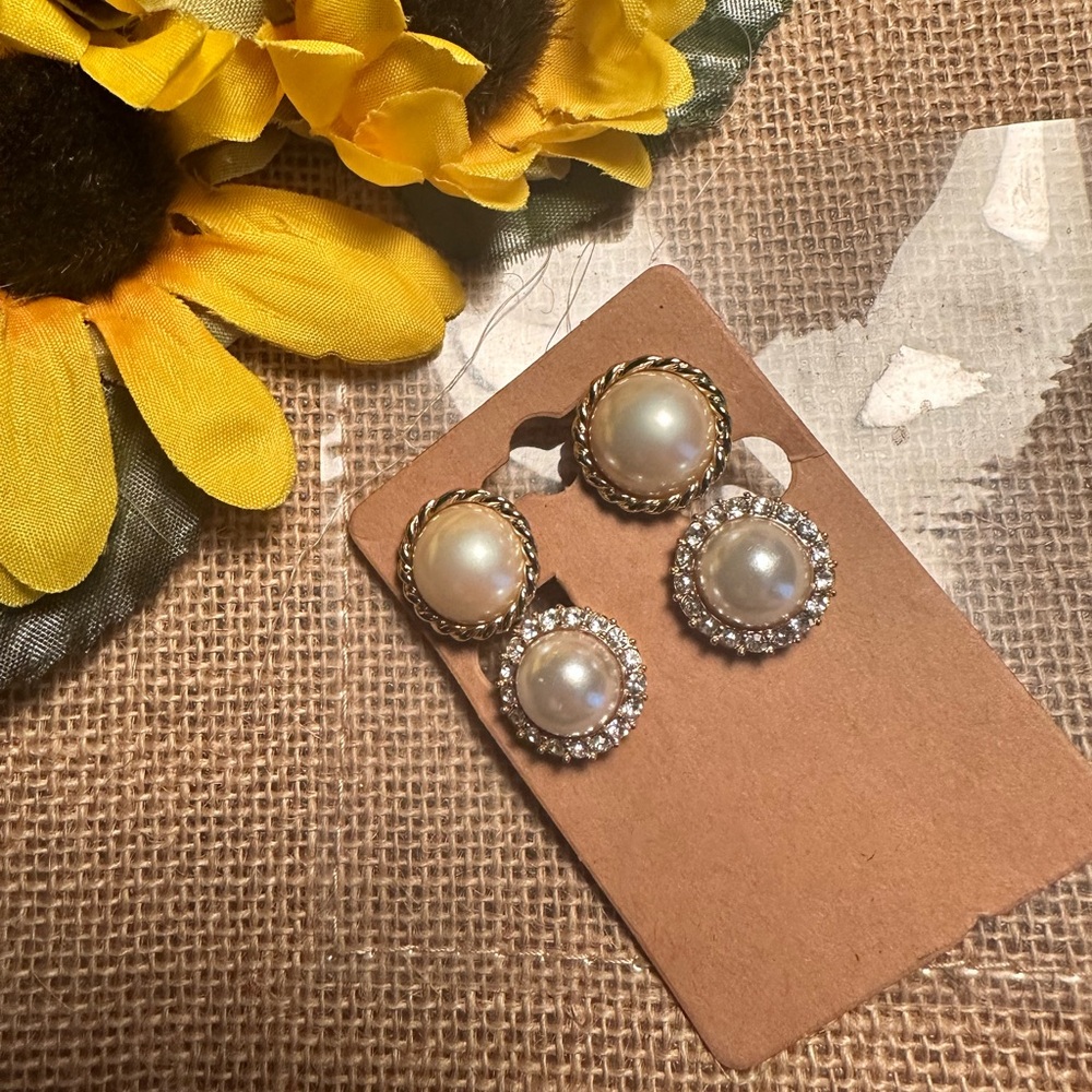 Vintage 2 pack clip on foe pearl earrings gold tone - GUC